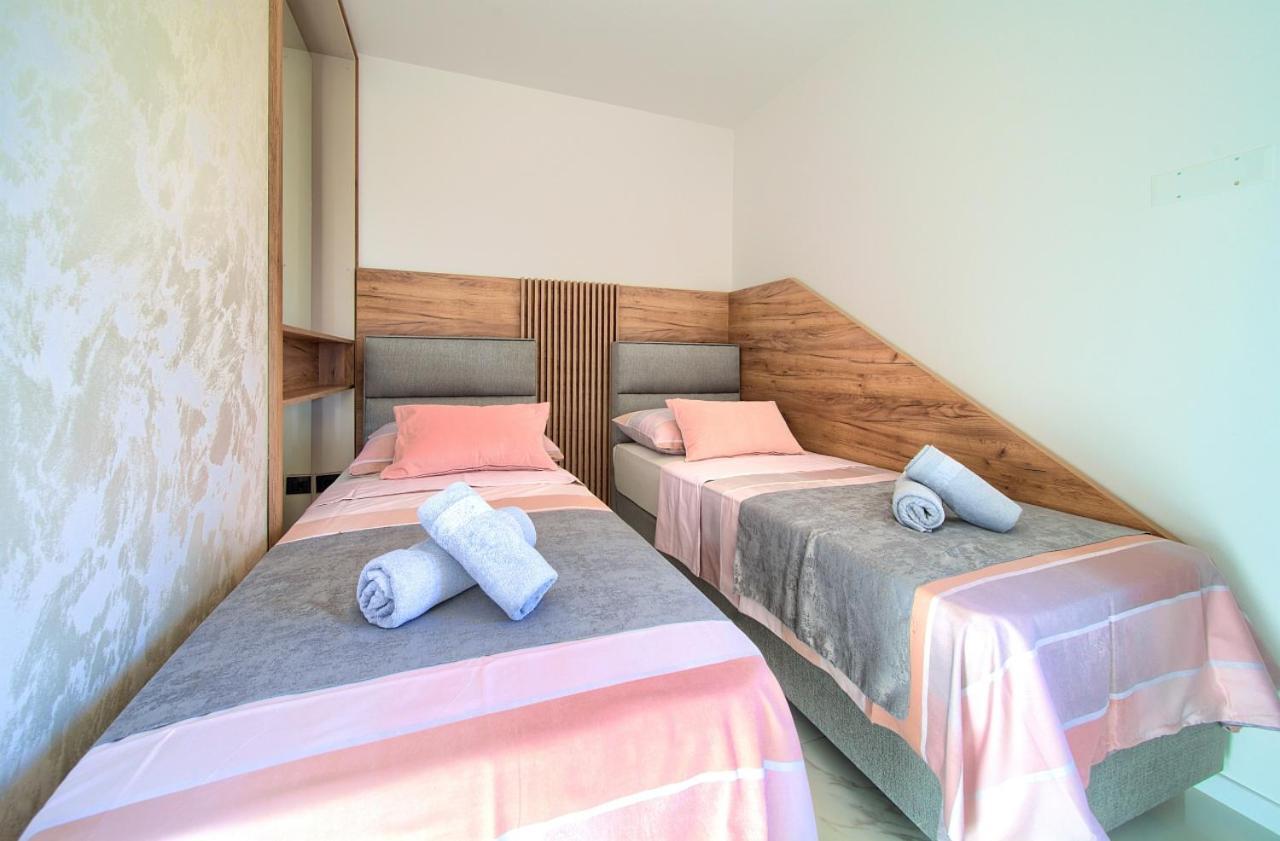 Penthouse Rosa Appartement Malinska Buitenkant foto