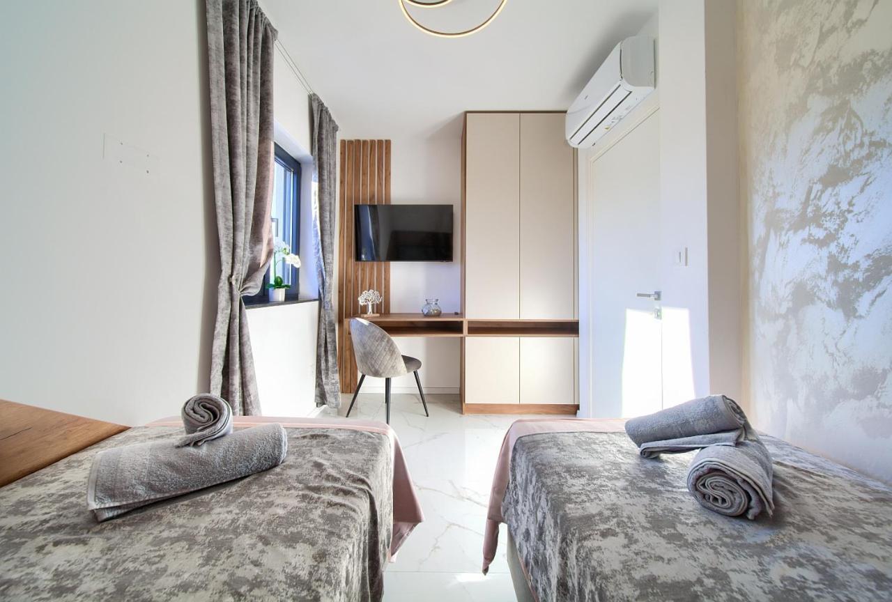 Penthouse Rosa Appartement Malinska Buitenkant foto