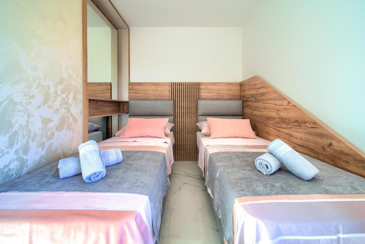 Penthouse Rosa Appartement Malinska Buitenkant foto