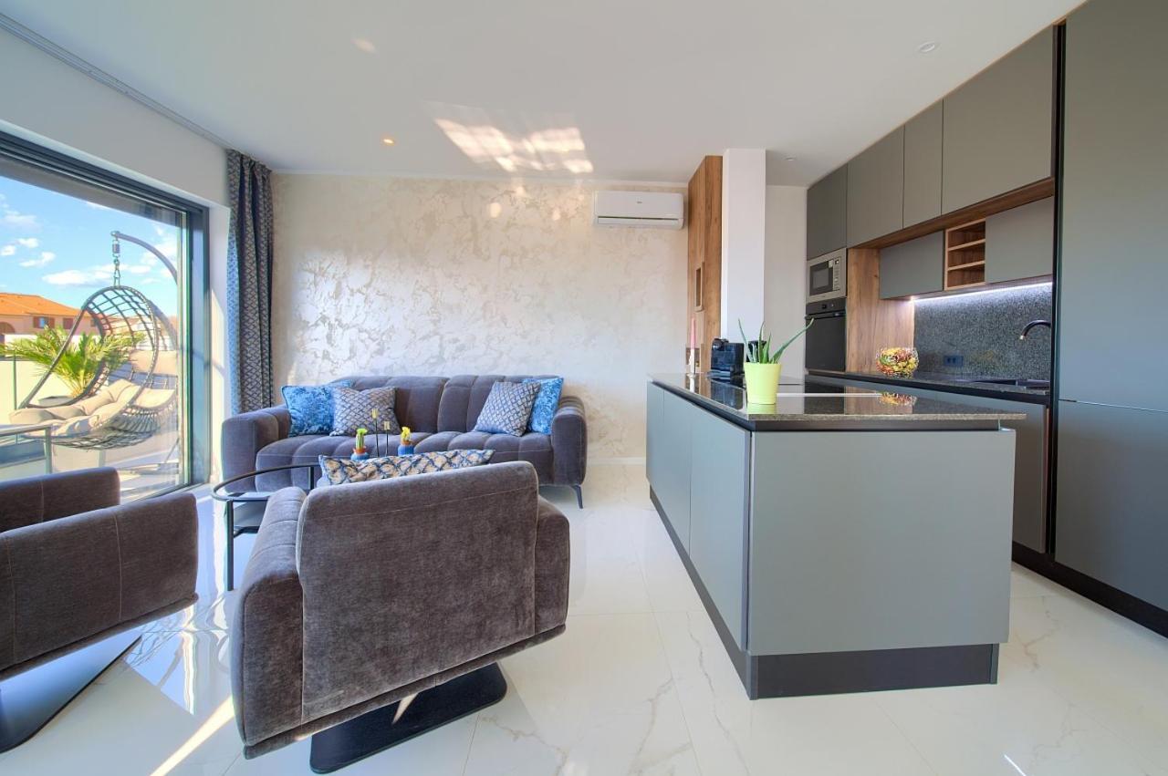 Penthouse Rosa Appartement Malinska Buitenkant foto
